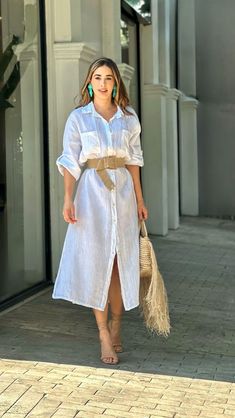 Chemise Dress Outfits, White Poplin Dress Outfit, Outfit Viaje, White Shirt Dress Outfit, Streetwear Fashion Show, Tznius Fashion, Tall Women Fashion, Casual Weekend Style, Casual Party Outfit