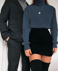 Modern Style Outfit Women, Valentines Outfits Winter, Sweater And Skirt Outfit Aesthetic, How To Style A Turtleneck Outfit Ideas, Black Outfits Cute, Houseparty Outfits, Causual Outfits, Looks Chic, Couple Outfits