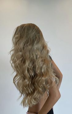 Light Brunette Hair, Hairstyles For All Hair Types, Beige Hair, Brown Hair Looks, Blonde Wavy Hair