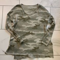 Never Worn Alternative Girls, Knit Tunic, Green Tops, 2000s Fashion, Camo Print, Waffle Knit, Print Tops, Long Sleeve Shirt, Camouflage