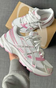 Baddie Outfits For School, Cute Running Shoes, Trend Aesthetic, Pretty Sneakers, Shoes For School, Dr Shoes, Pretty Shoes Sneakers, Shoes Outfit Fashion, Baskets Nike