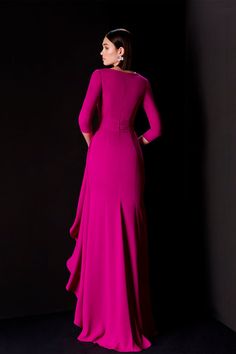 3/4 sleeves crepe dress with feathered shoulders – HerTrove Draping Sleeve, Marchesa Couture, Dress With Draping, Mermaid Top, Midi Dress Style, Fashion Journals, Dress Fitted, Long Midi Dress, Sleeve Pattern