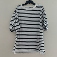 New, Nwt Bershka Puff Sleeve Oversized Fit. Lightweight Jersey. Black & White Stripes. Raw Hem By Design. High Low Hem, Slit At Hem. Size Small. Length: 29”; 31” Pit To Pit: 21” Condition: New, Nwt, Never Worn High Cut Bodysuit, Embroidered Bodysuit, How To Fold Sleeves, Tunic Style Tops, Purple Tee, Long Sleeve Knit Tops, Tunic Styles, White Crop Top, High Low Hem