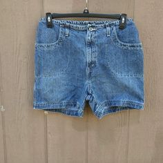 Pre-owned, vintage in great condition. No stains, rips or tears. 100% cotton. 3 pockets.  Actual Measurements: Waist: 16 inches across Front Rise: 12.5 inches Hips: 22 inches across Inseam: 5 inches Leg Opening: 12 inches across. BV PCTRS-03 Relaxed Fit Faded Jean Shorts With Pockets, Medium Wash Cotton Jean Shorts With Hip Pockets, Cotton Jean Shorts With Hip Pockets In Medium Wash, Medium Wash Washed Cotton Shorts, Medium Wash Cotton Washed Shorts, Relaxed Fit Faded Shorts With Pockets, Relaxed Fit Shorts With Pockets In Faded Color, Vintage Relaxed Fit Jean Shorts With Pockets, Vintage Washed Faded Jean Shorts