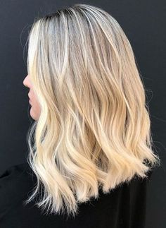 Ice Blonde Hair, Hair Color Shades, Blonde Hair Inspiration, Honey Hair, Blonde Hair Looks, Balayage Brunette, Penteado Cabelo Curto, Hair Inspiration Color, Short Curly Hair