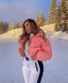 Winter Inspo Outfits, Womens Ski Outfits, Nature Snow, Elegant Outfit Classy, Women Ski, Dating Women