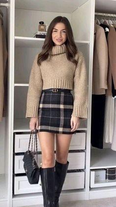 Pintrest Outfit, Uni Clothes, 2025 Fashion Trends, Color Palette Neutral, European Fashion Winter, Fall Aesthetics, Neutral Earth Tones, Fall Fashion Coats, Street Style Fall Outfits