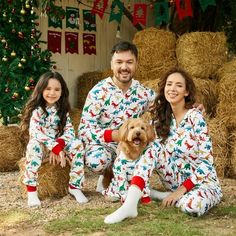 PatPat Family Christmas Pjs Matching Sets Reindeer Snowman Santa Plaid Onesie Christmas Pajamas for Family.These matching pajama sets are perfect for family bonding during the festive season. With a front zipper closure, they're easy to put on and take off, making them ideal for lounging and sleepwear. The adorable reindeer design adds a festive touch to your Christmas celebrations. These soft and comfortable pajamas are not only great for your family but also make an excellent gift choice. Give Christmas Family Pjs, Pyjamas Onesie, Costume Dinosaure, Pjs Matching, Christmas Pjs Family, Merry Christmas Family, Family Pjs, Christmas Onesie, Matching Christmas Pajamas