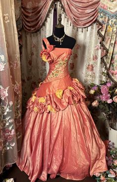 Y2k Formal Dress, Prom Dress Inspo, Prom Inspiration, Pretty Quinceanera Dresses, Old Fashion Dresses, Fashion Illustration Dresses, Prom Dress Inspiration, Fantasy Gowns, Vintage Gowns