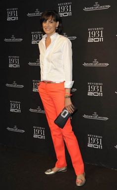 Ines de la Fressange Moda Over 40, Over 40 Outfits, Style Casual Chic, Orange Pants, Moda Paris, Moda Chic, Funky Outfits, Fashion For Women Over 40