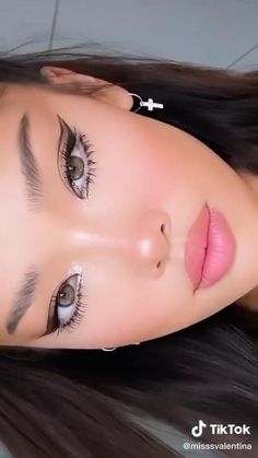 Abg Style Makeup Tutorial, Eyeliner Tutorial Simple, Natural Makeup Eyeliner, Small Eyebrows, Abg Style Makeup, Makeup Eyeliner Tutorial, Makeup Inspo Natural, Tips Tiktok, 2022 Makeup