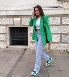 Boss Era, Female Suits, Lookbook Casual, Stile Kylie Jenner, Dunks Outfit, Jordan Outfit, Mode Zara