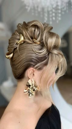 Ig:@veratrukhina French Twist Hairstyle, Event Hairstyles, Beautiful Wedding Hairstyles, Style Of Hair, Twist Hairstyle, Hair For Wedding, Romantic Hair, Purple Eye Makeup, Salon Owner