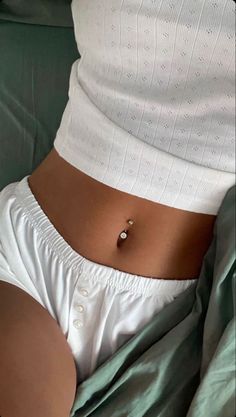 Belly Button Piercing Cute, Bellybutton Piercings, Belly Button Piercing Jewelry, Belly Piercing Jewelry, Pretty Ear Piercings, Trening Fitness, Cute Piercings, Diy Vetement, Belly Jewelry