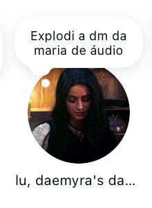 a woman with long black hair is looking at her cell phone and the caption reads, exploidia dm da maria de audio