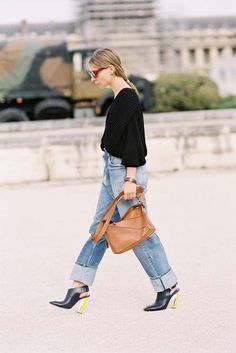 Tan Bag Outfit, Loewe Puzzle Bag Outfit, Classic Edgy Style, Vanessa Jackman, About A Girl, Style Inspiration Winter