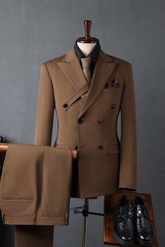 Luxury Vintage Sport Coat For Semi-formal Occasions, Luxury Classic Patterned Suit And Tie Accessories, Luxury Gold Suit And Tie Accessories For Business, Luxury Tailored Silk Suit And Tie Accessories, Best Suits For Men Classy, Suits Men Aesthetic, Men Suits Style, Brown Suits For Men, Italian Style Suit