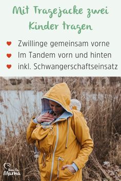 a woman wearing a yellow raincoat standing in front of a lake with the words, mit tragfakte und kinder fragen