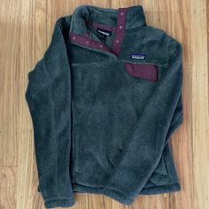 Almost Brand New. Women’s Patagonia Fleece In Grey With Purple Trim. Worn Only A Handful Of Time. Super Warm Patagonia Outfit Aesthetic, Dr Wardrobe, Patagonia Outfit, Gift Wishlist, Purple Trim, Patagonia Sweater, Vintage Patagonia, Sweaters Women, Patagonia Fleece