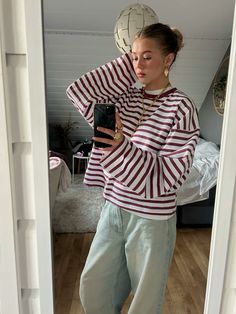 Fun Pants Outfit Winter, Colorful Stockholm Style, 2025 Trends Fashion, Outfit Recipe, Simple Streetwear, Winter Pants Outfit, Colorful Outfits, 2025 Fashion, Funky Outfits