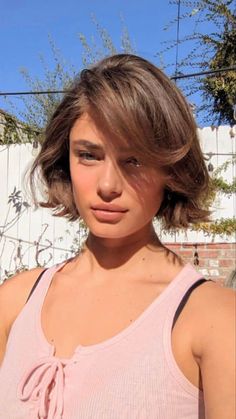 Top 50 Short Bob Hairstyles for Women in 2024 (Detailed Gallery + Video) | 50 Stunning Short Bob Hairstyles for Women Trending in 2024 | Aesthetic Women's Hairstyles & Haircut Inspo Taylor Hill Hair, Latest Short Hairstyles, Shot Hair Styles, Taylor Hill, Hair And Beauty, Long Hairstyles, Short Bob Hairstyles, Aesthetic Hair, Hairstyles Haircuts