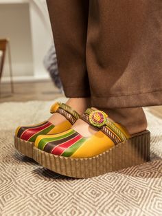 Yellow Clog Sandals, Leather Clogs, Trendy Accessories, Shoe Shop, Cute Shoes, Summer Shoes, Platform Sandals, Shoe Collection, Clothing Items