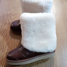 Ugg Boots Size 6 Like New Condition Style 1008823 Ugg Shoes Women, Womens Uggs, Winter Rain, Ugg Shoes, Ugg Boots, White Silver, Chestnut, Rain Boots, Color White