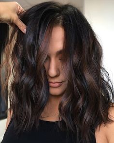 Hair Color Ideas With Dark Base, Fall Mom Hair Color, Low Maintenance Hair Color Brunette Dark Brown, Low Maintenance Dark Hair Color, Winter Hair Color For Brunettes Short, Low Maintenance Fall Hair Color, Mom Hair Color Ideas, Easy To Maintain Hair Color, Dark Hair Color Ideas For Winter