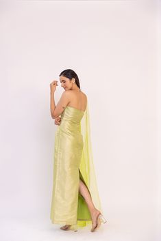 Featuring a green tube kurta set in silk brocade base. It is paired with a matching pants and neon green organza dupatta with scalloped edging. Color: CELERY FABRIC: BROCADE Delivery time 15 to 20 days Strappy Kurta, Look Wide Leg, Kurta Set With Dupatta, Glam Chic, Pink Wrap, Trendy Sarees, Ageless Style, Organza Dupatta, Silk Brocade