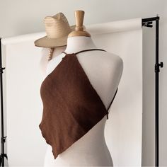 Gorgeous Dainty Brown Knit Cropped Halter Top With Adjustable Straps. Brand New Without Tags. Item#0159 Fitted Brown Knit Crop Top, Brown Fitted Knit Crop Top, Summer Brown Knit Crop Top, Brown Knit Crop Top For Spring, Textured Knit Fitted Vacation Top, Spring Brown Knit Top, Chic Brown Knit Top For Summer, Fitted Brown Knit Top, Brown One Size Tops For Layering