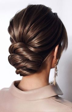 Gala Hairstyles, Sanggul Modern, Wedding Hairstyles And Makeup, Classic Updo, Romantic Wedding Hair, Bridal Hair Jewelry, Wedding Hair Inspiration, Low Bun