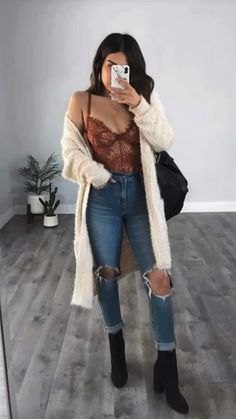 Las Vegas Couples Outfit, Club Outfits For Women Mid Size, Fall Outfits Women Going Out, Winter Outfits 30 Year Old Woman, Women’s Going Out Outfits, Cold Weather Bar Outfit, Outfits Para Citas Casual, Arcade Date Outfit, Library Aesthetic Outfit