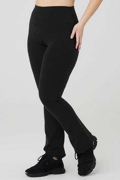 You’re obsessed with bootcut looks, and we don’t blame you — it’s now available in our bestselling 7/8 length. The Airbrush High-Waist 7/8 Bootcut Legging in sculpting performance Airbrush is sweet from every angle, with a wide waistband & a forward, flared leg. Show them off with your favorite cropped tee or bra top & you’re ready to hit practice or pavement. Sculpts & Smooths! Forward bootcut fit & wide waistband Designed & uniquely fit to flatter every size Wear-tested by our in-house team fo Boot Cut Leggings, Cropped Tee, Shopper Tote, Bra Top, Alo Yoga, Wide Waistband, Steel Blue, Crop Tee, Bra Tops