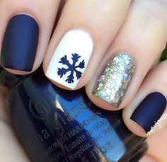 Chic Blue Holiday Nails Christmas Nail Art Easy, Xmas Nail Art, Holiday Nails Christmas, Unghie Nail Art, Christmas Nails Easy, Cute Christmas Nails, Christmas Nail Art Designs, Holiday Nail Art, Snowflake Nails