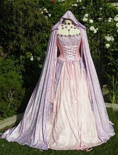 Gwendolyn Cinderella Medieval or Renaissance by RomanticThreads Gaun Abad Pertengahan, Medieval Gown, 파티 드레스, Old Fashion Dresses, Fantasy Dresses, Old Dresses, Fantasy Gowns, Medieval Dress, Medieval Clothing