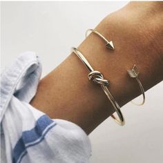 New! Women's Gold Arrow To Infinity Knot Bracelet Set - All Bracelets Included - One Size Fits All (Adjustable Bands) Moda Hippie, Vintage Cuff Bracelet, Knot Bangle, Arrow Bracelet, Estilo Hippy, Wedding Honeymoon, Black Beaded Bracelets, The Bangles, نظارات شمسية