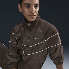 Reaching back to our roots, this roomy jacket's design lines pull inspiration from the original Windrunner. A water-repellent finish and UV technology built into the crinkle-woven fabric help keep you good to go come rain or shine. Nike Windrunner, Windrunner Jacket, Woven Jacket, Rain Or Shine, 1970s Fashion, Women Lifestyle, Jacket Design, Nike Outfits, Track Jackets