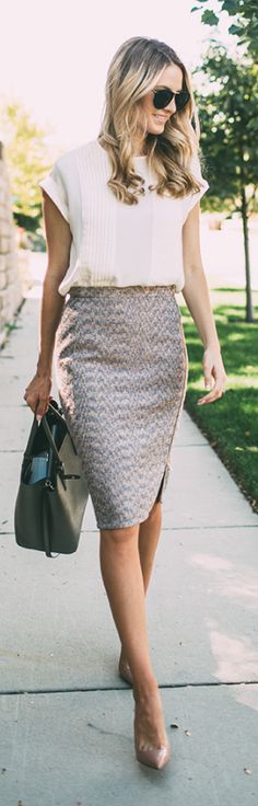 I like the style and length of the skirt (pattern and color is just ok) and like the style of the shirt. Cool for summer but can still look professional. Outfit Bogota, Sparkle Outfit, Chique Outfits, Stitch Fix Outfits, Fashion Guide, Professional Attire, Business Outfit, Professional Fashion, Professional Outfits