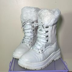 Great Condition, Callouts As Pictured (Needs Spot Cleaning, I Cleaned Them Once Unfortunately I Couldn’t Get The Spots Out So Price Reflects This) Leather Upper, Faux Fur Lining, Snow Boots Ready For Winter, This Shoe Is No Longer Sold + Available Listings Are Rare Fur Snow Boots, Roxy Shoes, Mha Oc, Roxy Women, Winter Snow Boots, Winter Rain, Snow Boots, Winter Boots, Roxy