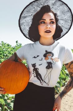 Mischief Made Halloween Decor Diy, Yennefer Of Vengerberg, Diy Halloween Decor, Halloween Tattoo, Halloween Top, Halloween Fashion, Soft Grunge, Grunge Style, Up Girl