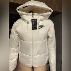 Women’s Synthetic Filled Insulated To Provide A Soft Durable Layer Of Warmth To Keep You Comfortable On The Go In Cool Conditions Nike Quarter Zip, Green Windbreaker, Black Faux Fur Jacket, White Windbreaker, Nike Sportswear Women, Mesh Jacket, Running Vest, Nike Zip Up, Woven Jacket