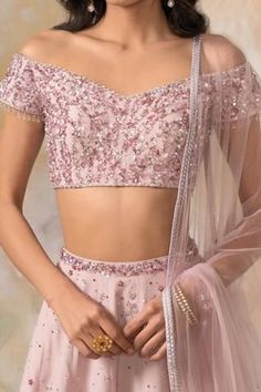 Off Shoulder Lehenga Blouse Designs, Pink Lehenga Reception Look, Off The Shoulder Blouse Indian, Blouse Design For Net Lehenga, Off Shoulder Suit Design, Short Sleeve Lehenga Blouse, Off Shoulder Blouse For Saree, Off Shoulder Blouse Designs For Saree, Off Shoulder Blouse For Lehenga