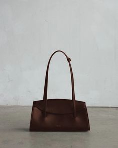 Caroline Lin, Small Umbrella, Style Essentials, Chic Leather, Bags Aesthetic, Sunday Afternoon, 90s Inspired, Givency Antigona Bag, Accessories Branding