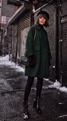 Tendances : Hiver 2019/2020 ! | Le Bazar de Kat Green Coat Outfit, Peacoats, Coat Outfit, Green Coat