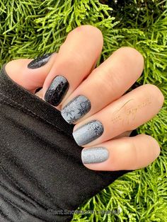 💫 Starfall  ❄️ Silent Snowfall (center of biggest strip on pinkie) Color Street Peppermint Please, Color Street Christmas Combos, Manicure Ideas, Street Nails, Color Street Nails, Mani Pedi, Color Street, Nails Ideas, Christmas Colors