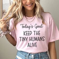 Today's Goal Keep The Tiny Humans Alive Tee #everydaystyle #mominspiration #onlineshopping #wearingtoday #dailymotherhood #fashionista #teacherfashion #momstyleblogger #casuallook #millennialmom Petty Shirt Ideas, Sassy Tee, Millennial Mom, Teacher Style, Tiny Humans, Cricut Ideas, Heather Black, Mom Style, Shirt Ideas