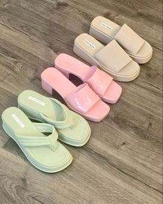 Aesthetic Shoes Sandals, Aesthetic Slippers Summer, Aesthetic Slippers For Women, Platform Slippers Outfit Aesthetic, Footware For Women Flat, Crocs Sandals Aesthetic, Aesthetic Footwear For Women, Sliper Woman Trendy, Sandles For Girls Aesthetic