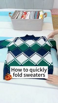 someone is making a sweater out of old sweaters and the text reads, how to quickly fold sweaters