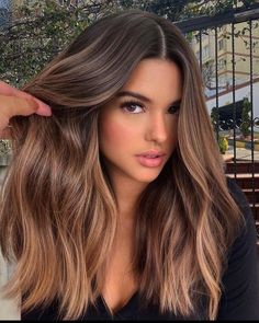 Rambut Brunette, Brown Hair Inspo, Brunette Hair With Highlights, Spring Hair Color, Caramel Hair, Brunette Balayage Hair, Brown Hair Balayage, Brown Balayage, Balayage Brunette