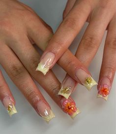 Nail Charm Designs Short, Summer Gel X Nails Square, Short Nail Inspo Summer 2024 Square, Jelly Flower Nails, First Day Of School Nails, Short Classy Nails, Summery Nails, Classy Acrylic Nails